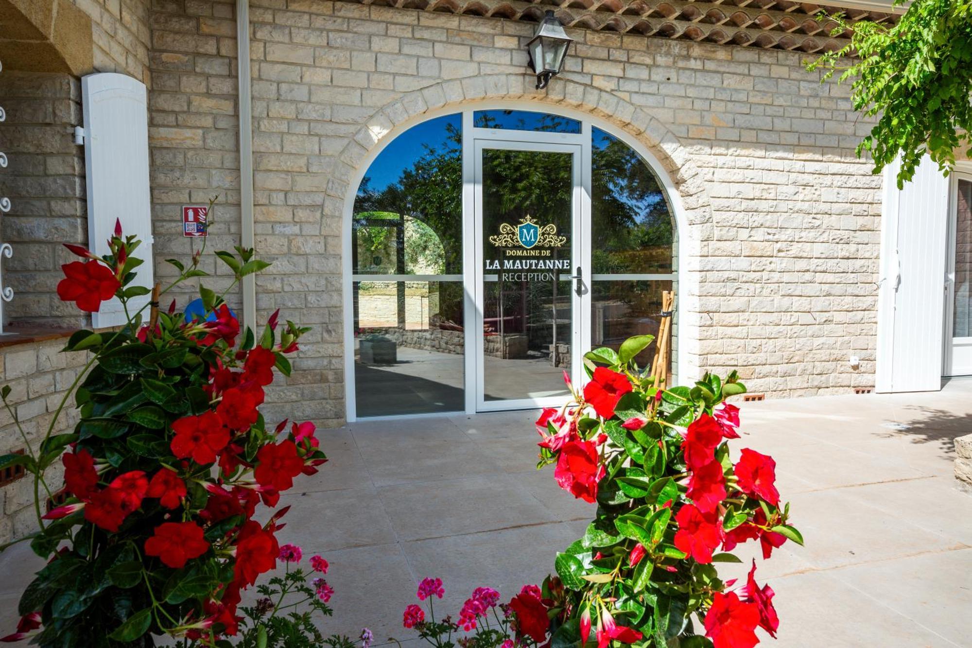 Domaine De La Mautanne Aparthotel Sainte-Tulle Εξωτερικό φωτογραφία